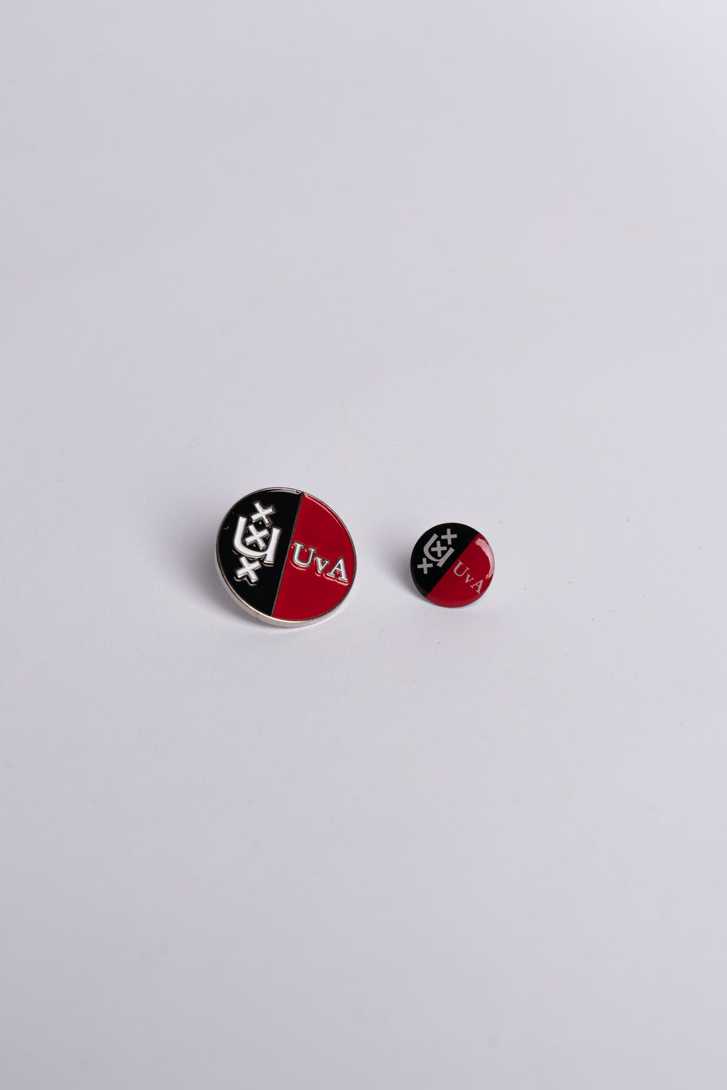 Pin University of Amsterdam in different sizes